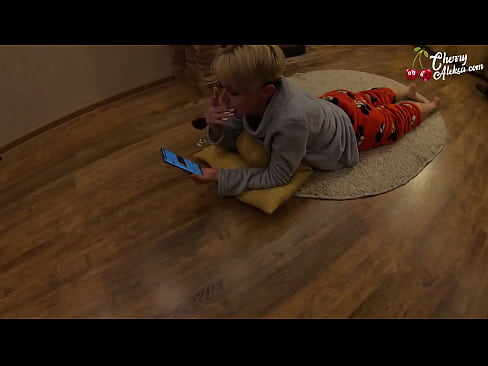 ❤️ Verrückte Blondine lutscht riesigen Schwanz und hüpft darauf herum - Analsex Porno fb bei uns ❌