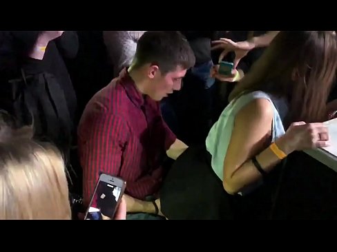 ❤️ Echter Sex in einem russischen Nachtclub. 18-jährige russische Mädchen in den Anus und Vagina gefickt in einem Nachtclub Porno fb bei uns ❌